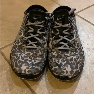 Leopard print gray and white and black nike